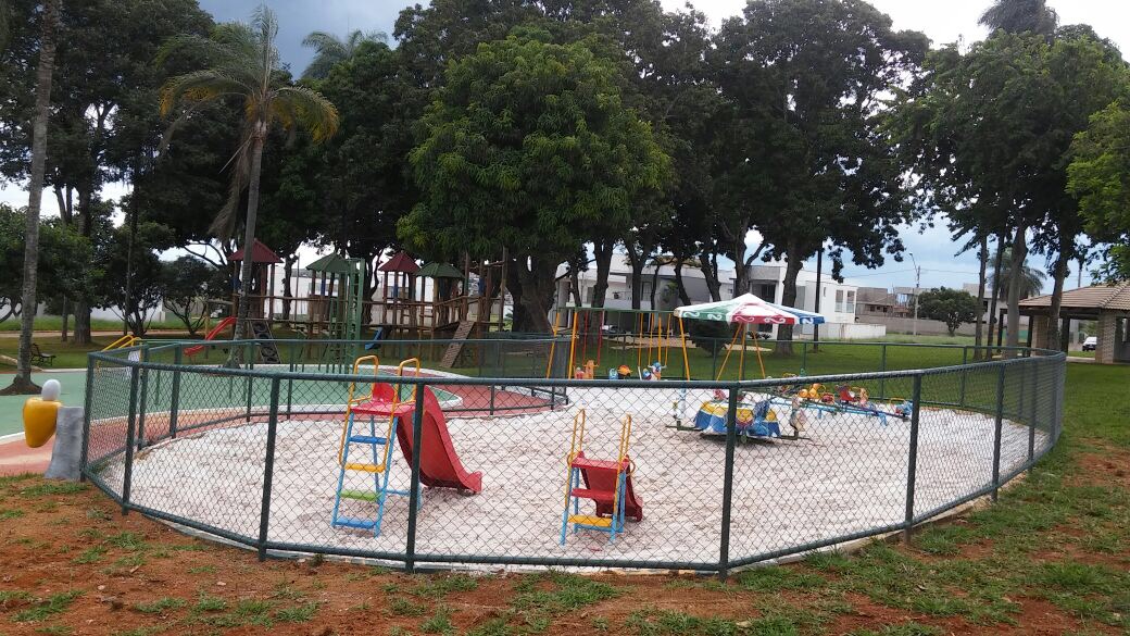 ENTREGA DO PARQUINHO PARA AS CRIANÇAS DO TERRA PARK - BOSQUE